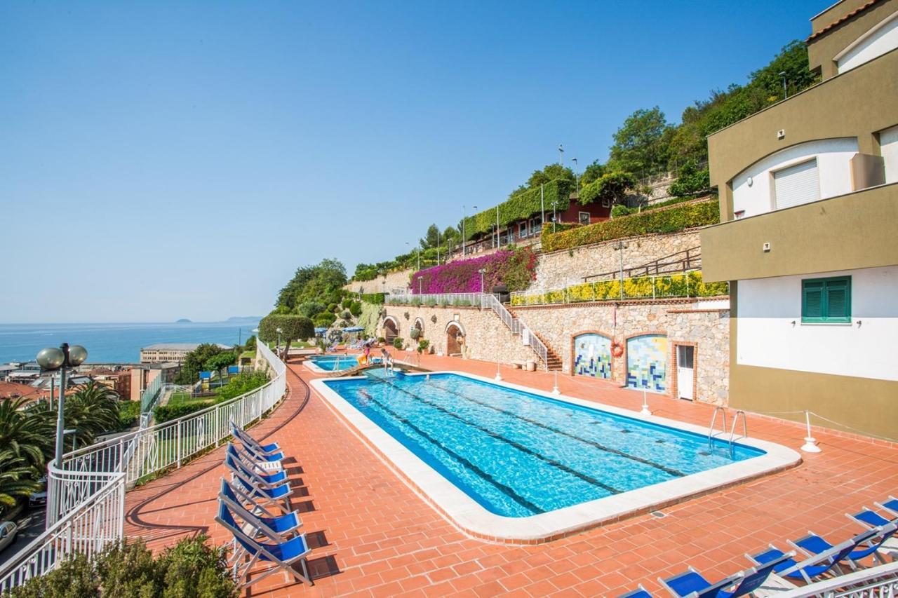 Residence Sant'Anna Пиетра Лигуре Екстериор снимка
